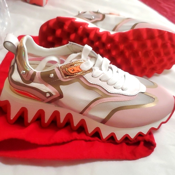 Shark style tennis shoes - Picture 1 of 3